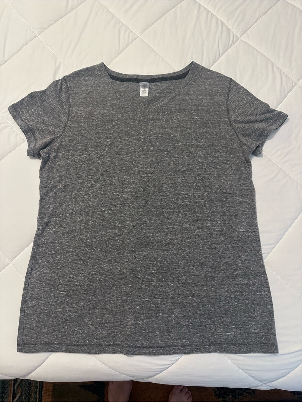 ALO Yoga Heather Charcoal Short Sleeve V-neck Tee - Gray